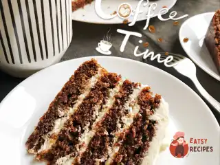 Морквяний торт з кремом на основі сиру Філадельфія