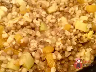 Плов із сочевиці та булгура з цукіні та гарбузом