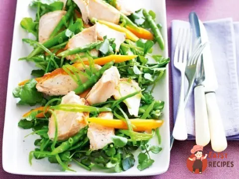 Салат з куркою та зеленою квасолею