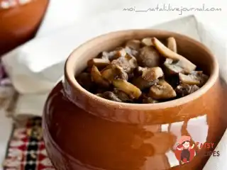 Перлова каша в горщиках з грибами