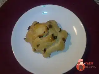 Булочки здобні із родзинками із картопляного дріжджового тіста