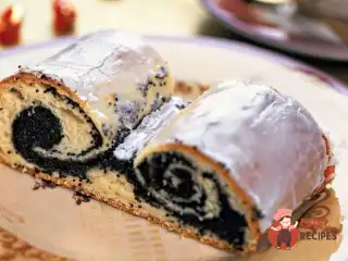 Рулет з маком та білковою помадкою