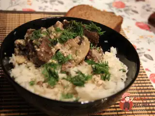 Ведмежа з грибами