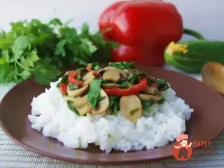 Рис з грибами, шпинатом та солодким перцем