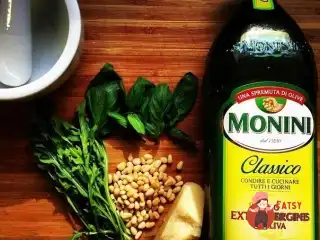 Домашній соус песто