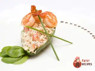 Авокадо з ананасом та креветками