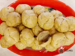 Профітролі з паштетом з курячої печінки