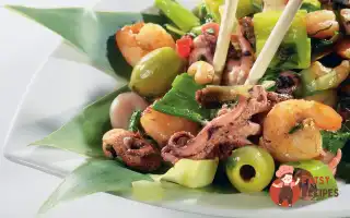 Теплий Салат З Пореєм Та Морепродуктами