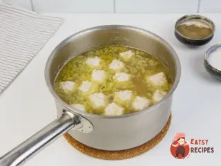 Крок 11: Гречаний суп з фрикадельками