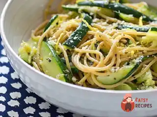 Паста з пак-чою та цукіні