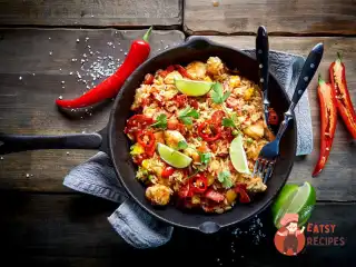 Паелья з курчам і чоррізо