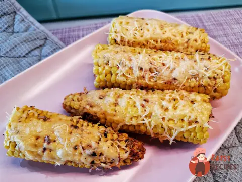 Вершкова пряна кукурудза, запечена у фользі