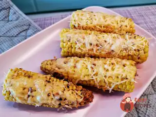Вершкова пряна кукурудза, запечена у фользі