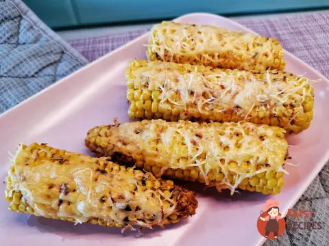 Вершкова пряна кукурудза, запечена у фользі