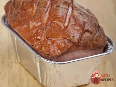 Французький м'ясний хліб з чорносливом та фісташками
