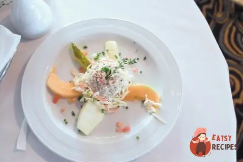Салат із курки з яблуками