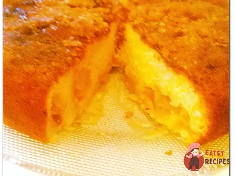 Яблучна шарлотка з цукровою скоринкою