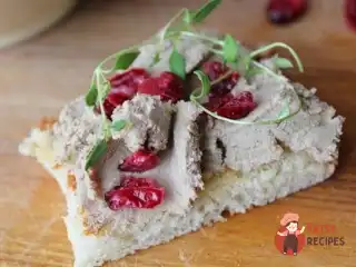 Паштет з печінкою, грудкою та пармезаном