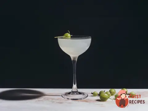 Коктейль з королівським варенням з аґрусу