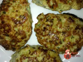 Котлети з індички з пюре з петрушки
