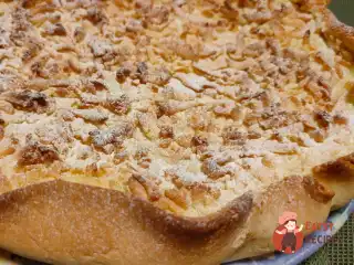 Пиріг із заварним кремом та яблуками