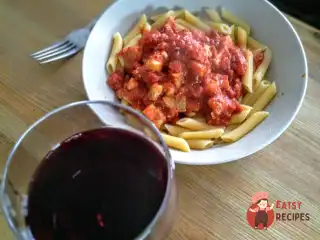 Паста з білою рибою, томатами та лимоном