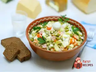 Російський салат з грибами