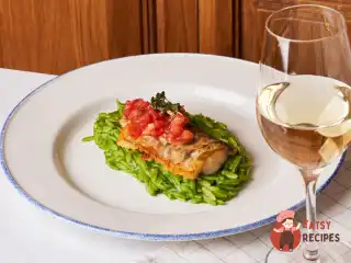 Пальтус з Орзо та томатним сальсою