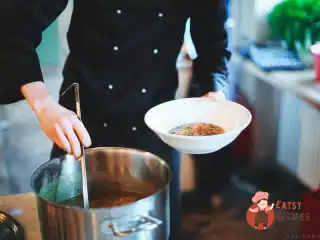 Вегетаріанський сочевий суп із булгуром
