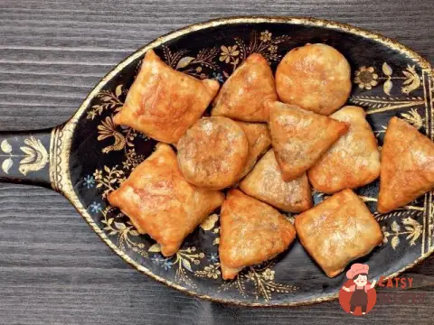 Листкові пиріжки з печінкою цесарки