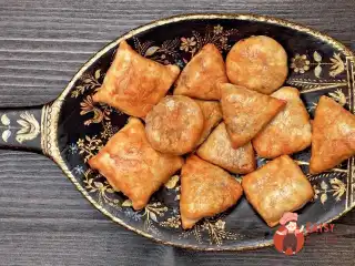Листкові пиріжки з печінкою цесарки