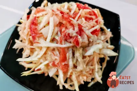 Коулсло з кольрабі та помідорами