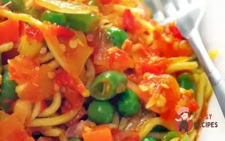 Салат З Рисової Локшини З Овочами Та Зеленню