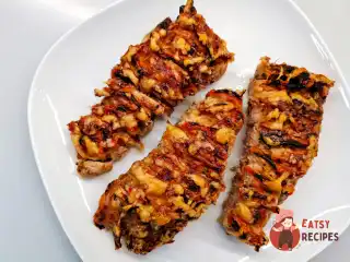 Свиняча вирізка, запечена з помідорами та сиром