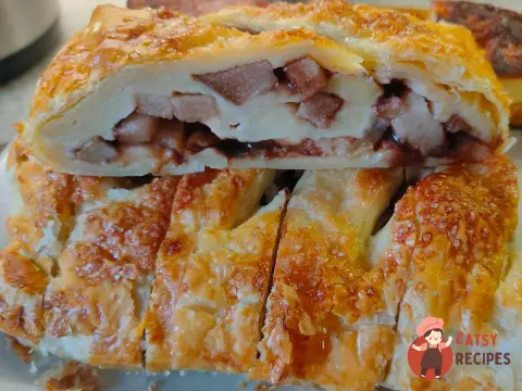 Рулет із грушею, корицею та шоколадом