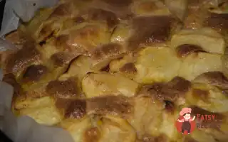 Яблучна Шарлотка З Манкою