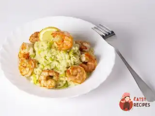 Креветки з апельсиновим соком, цибулею та прянощами