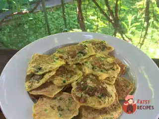 Кабачкові оладки зі шпинатом