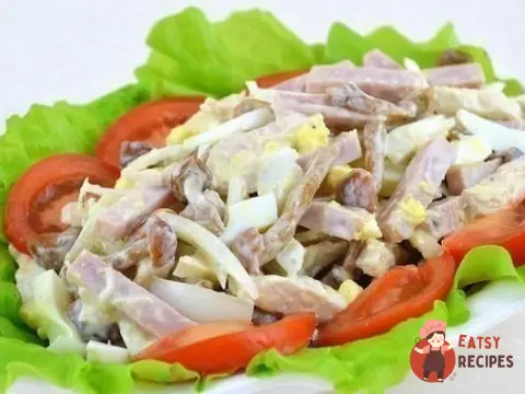Курячий салат з шинкою та опеньками