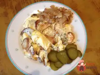 Яєчня з картоплею та сиром