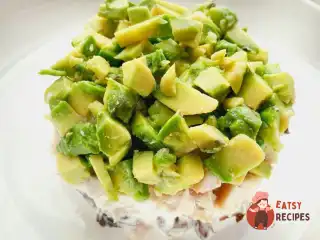 Салат з кроликом та авокадо