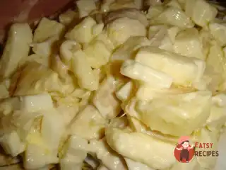 М'ясний салат з яблуками та апельсинами по-руенськи