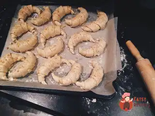 Круасани з варено-копченою шинкою