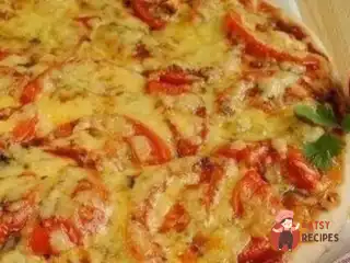 Піца з куркою, грибами та яловичиною