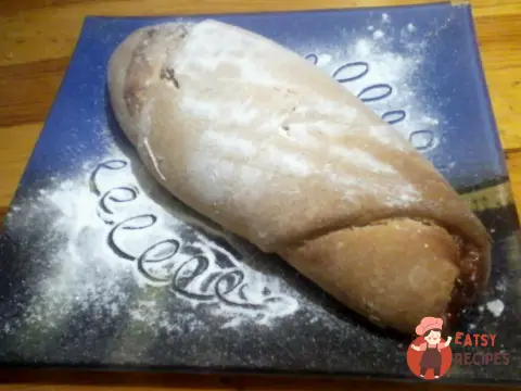 Домашня булка з малиновим джемом