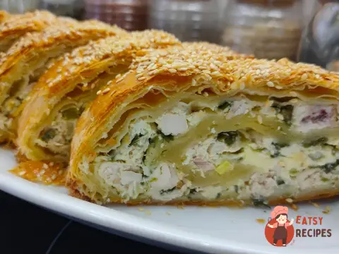 Рулет з куркою, яйцем та зеленою цибулею