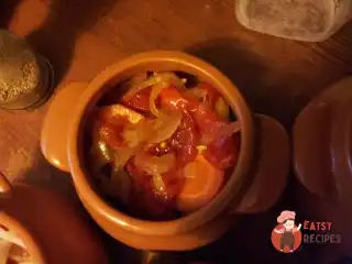 Риба з баклажанами у горщиках