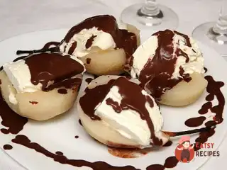 Десерт із груш з морозивом