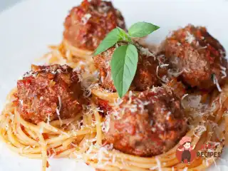 Спагетті з мітболами