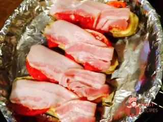 Баклажани з беконом